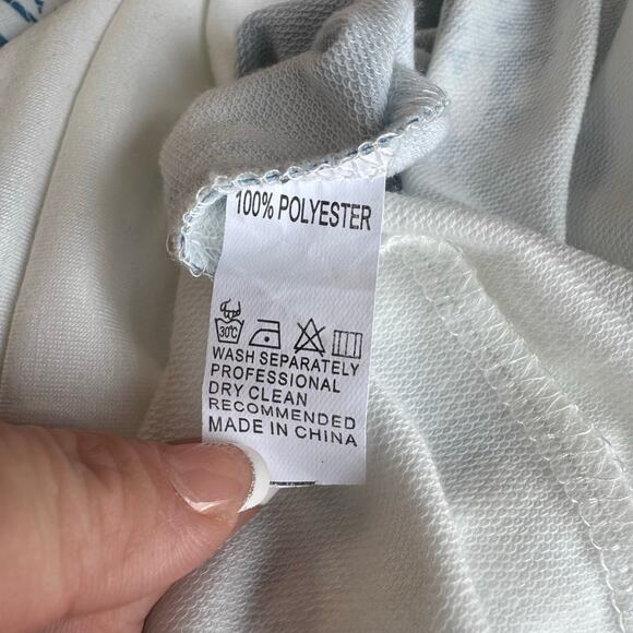 Winter Snowflake Graphic Sweatshirt Women’s Large 100% Polyester - Picture 3 of 7